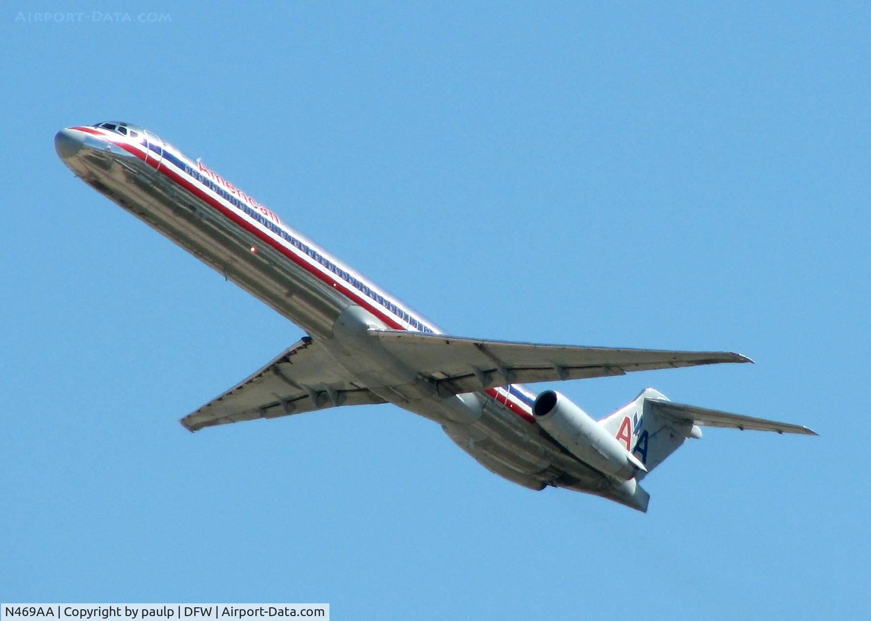 N469AA, 1988 McDonnell Douglas MD-82 (DC-9-82) C/N 49599, Off of 36R at DFW.