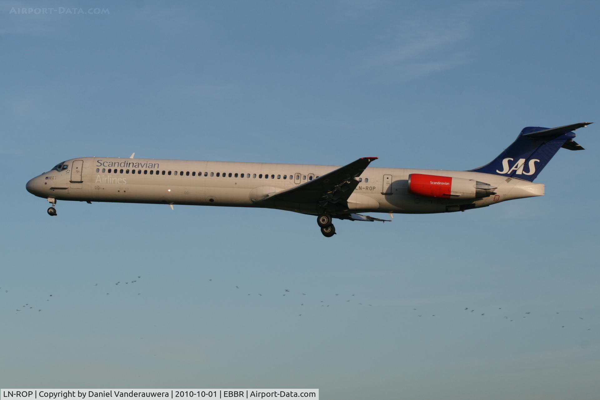 LN-ROP, 1985 McDonnell Douglas MD-82 (DC-9-82) C/N 49384, Flight SK589 is descending to RWY 25L
