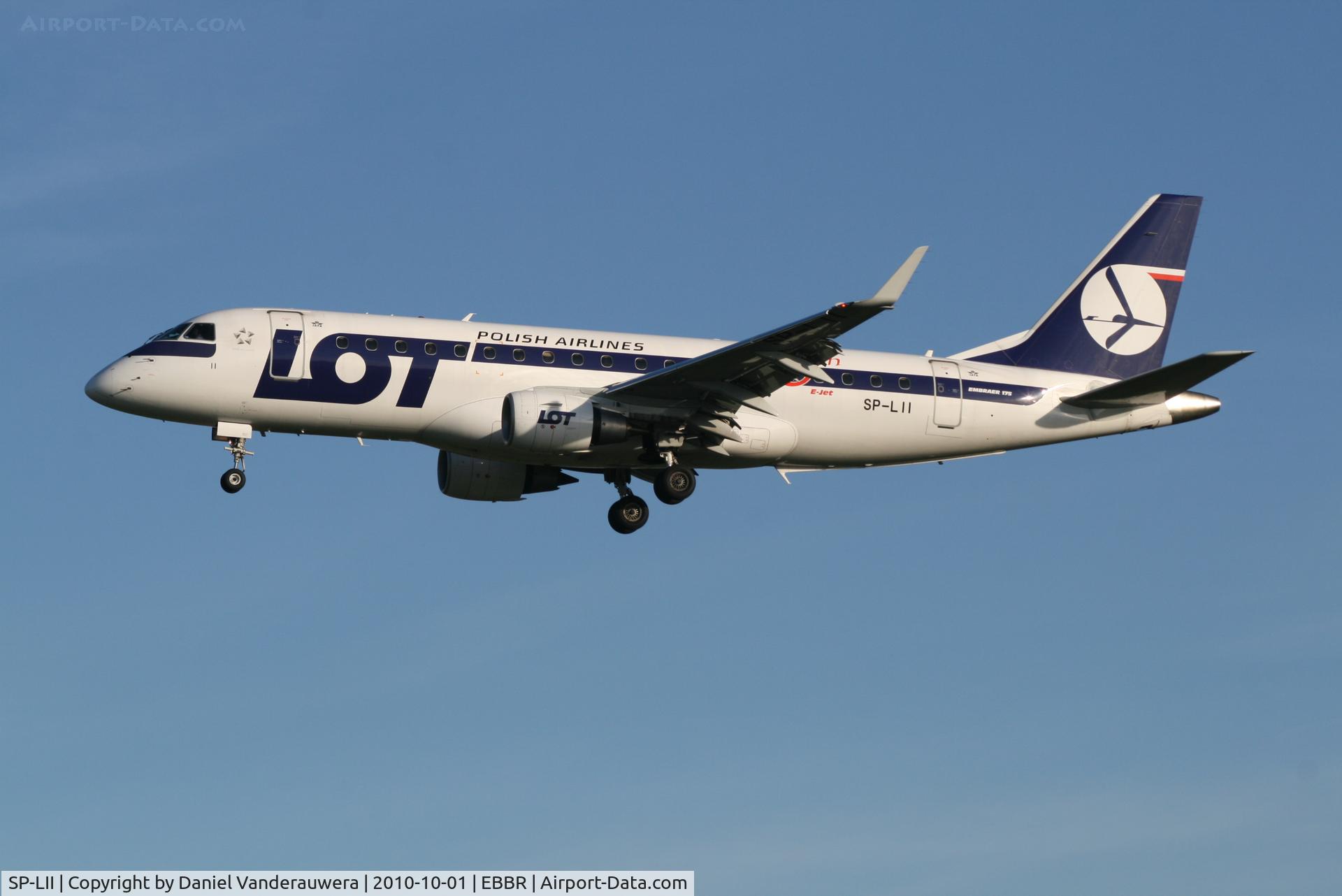 SP-LII, 2009 Embraer 175LR (ERJ-170-200LR) C/N 17000290, Arrival of flight LO235 to RWY 25L