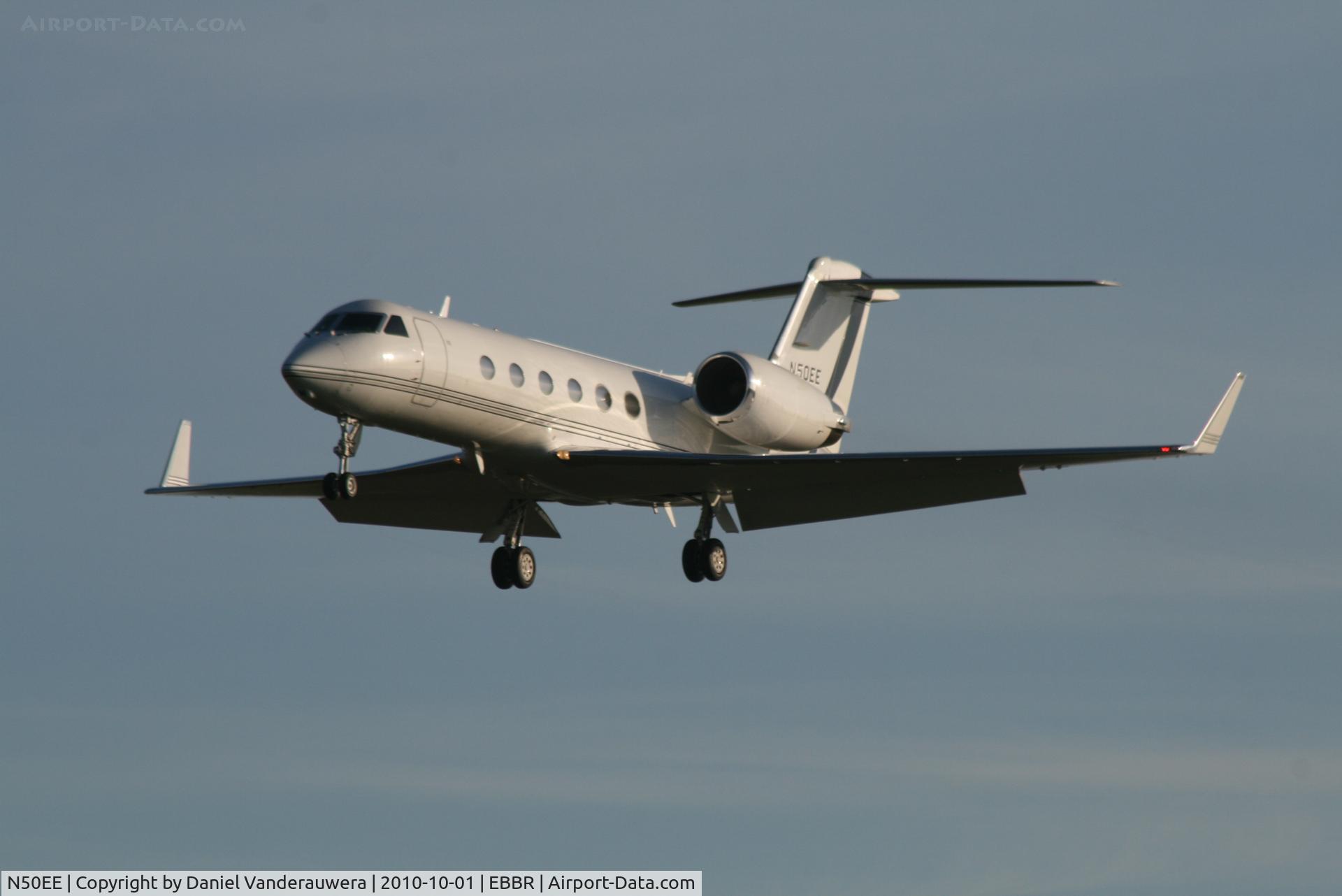 N50EE, 2002 Gulfstream Aerospace G-IV C/N 1500, Arrival to RWY 25L