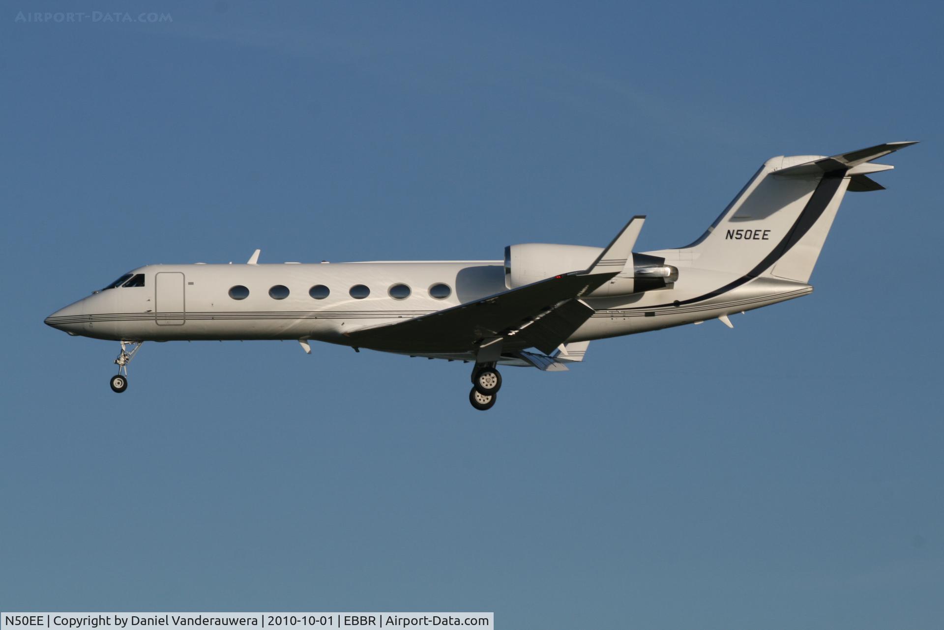 N50EE, 2002 Gulfstream Aerospace G-IV C/N 1500, Descending to RWY 25L