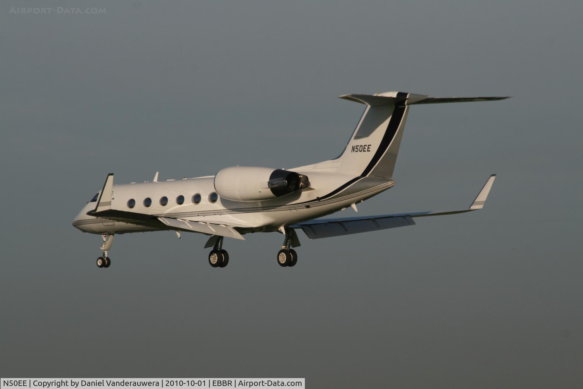 N50EE, 2002 Gulfstream Aerospace G-IV C/N 1500, Several seconds before landing on EWY 25L