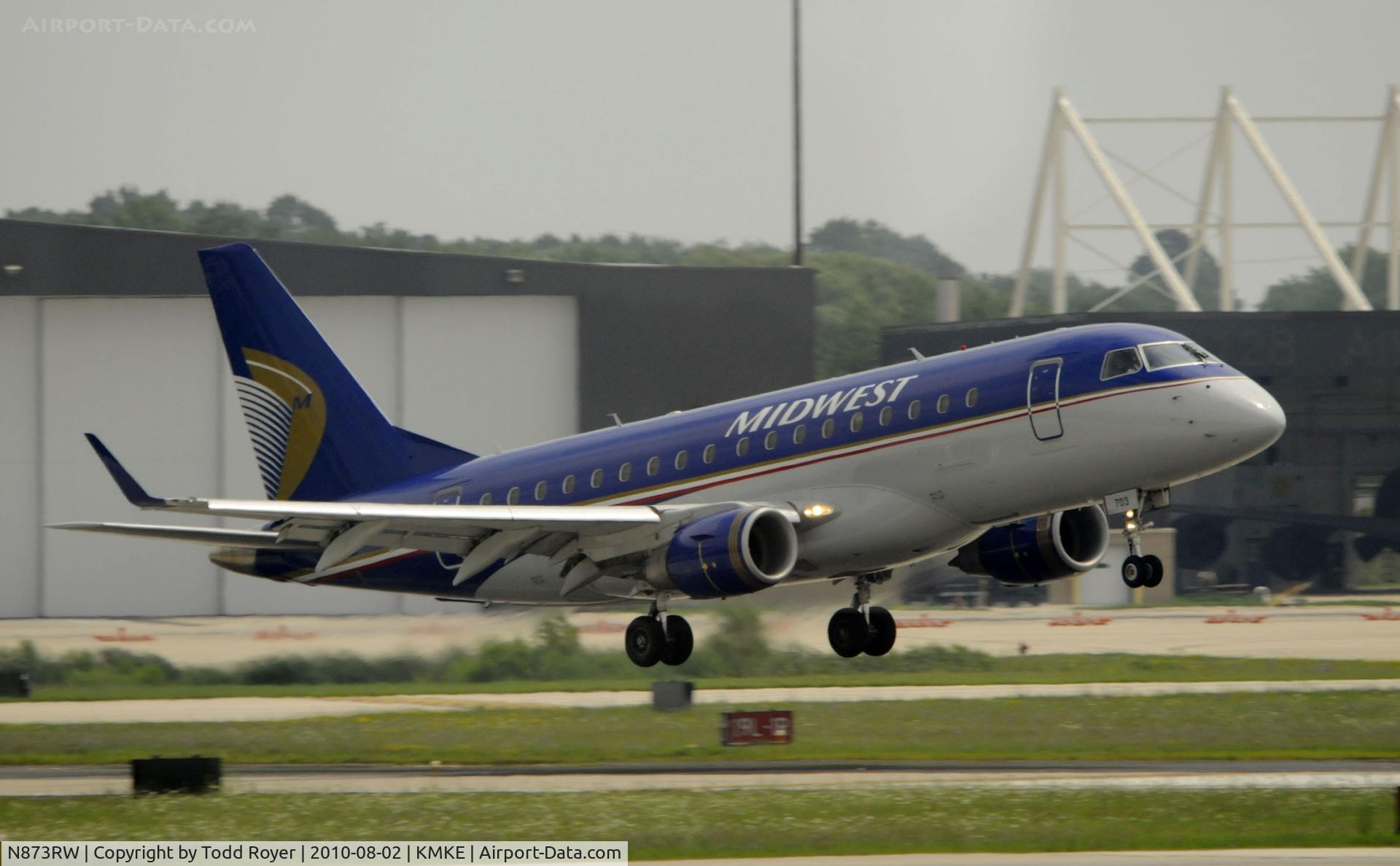N873RW, 2006 Embraer 170SU (ERJ-170-100SU) C/N 17000144, ARRIVING AT MKE