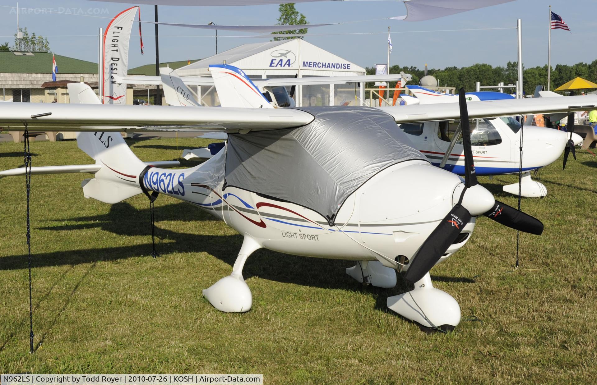 N962LS, Flight Design CTLS C/N F-10-02-06, EAA AIRVENTURE 2010