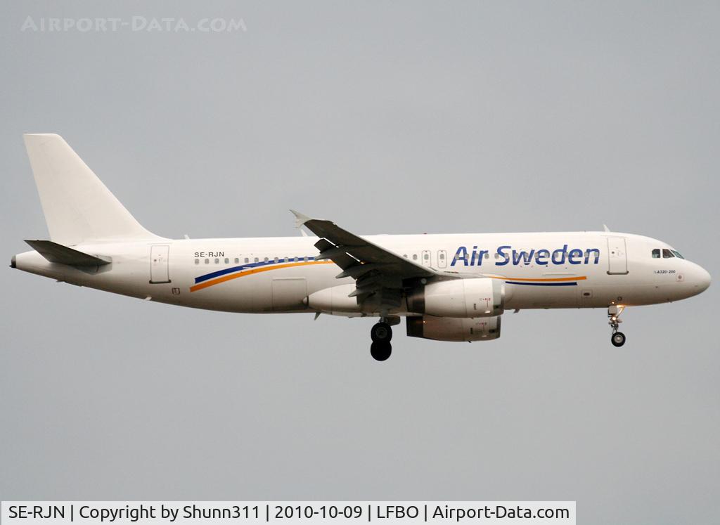 SE-RJN, 1991 Airbus A320-231 C/N 169, Landing rwy 14L