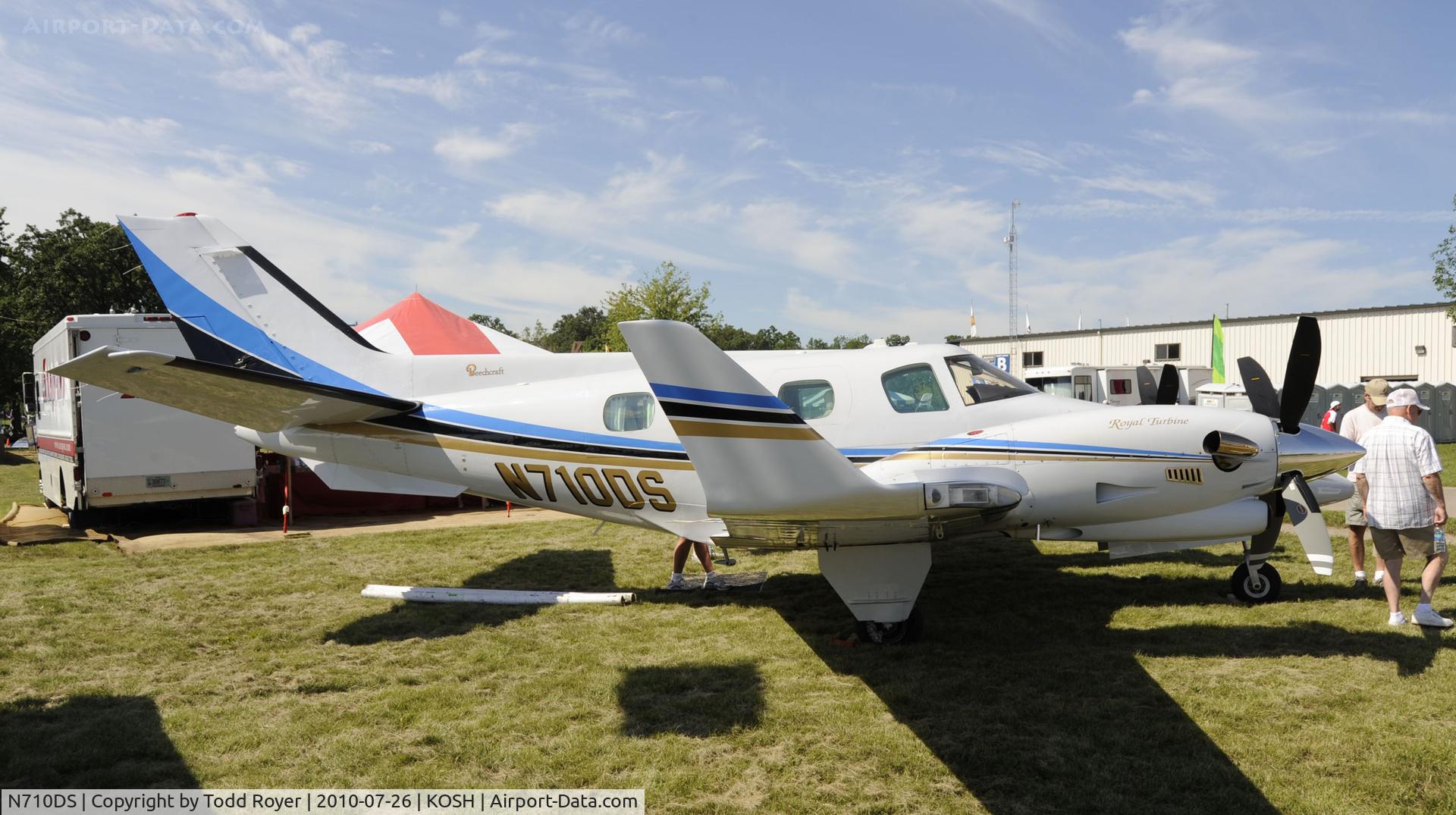 N710DS, 1982 Beech B-60 Duke C/N P-594, EAA AIRVENUTRE 2010