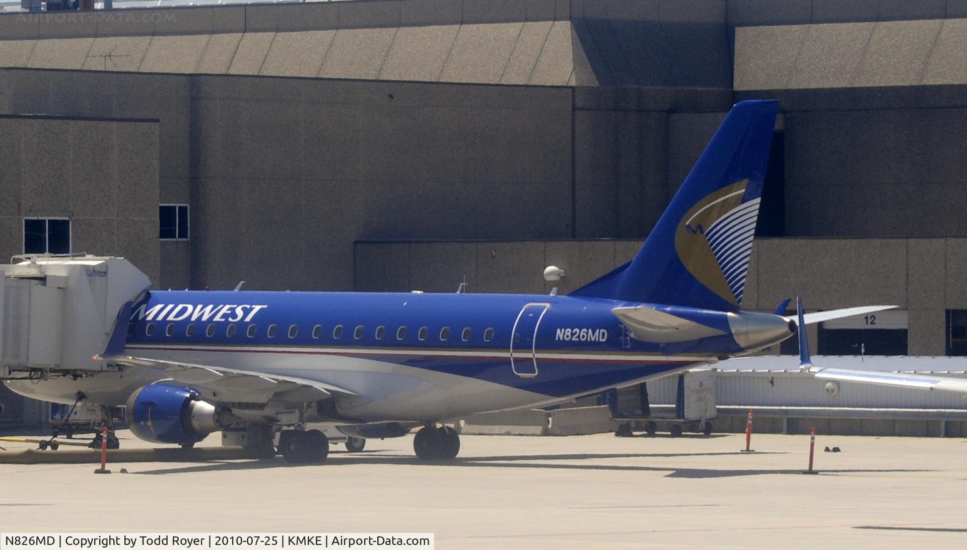 N826MD, 2005 Embraer 170SU (ERJ-170-100SU) C/N 17000046, WAITING AT MILWAUKEE