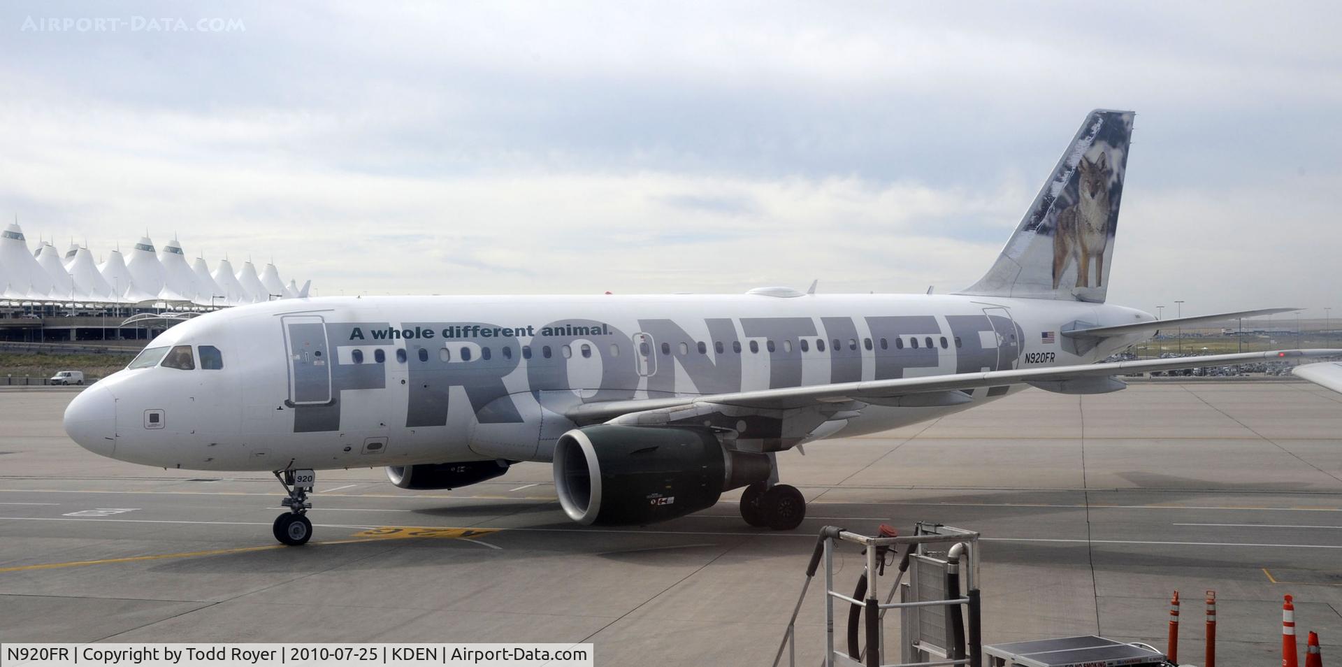N920FR, 2003 Airbus A319-111 C/N 1997, TAXIING TO GATE IN DENVER
