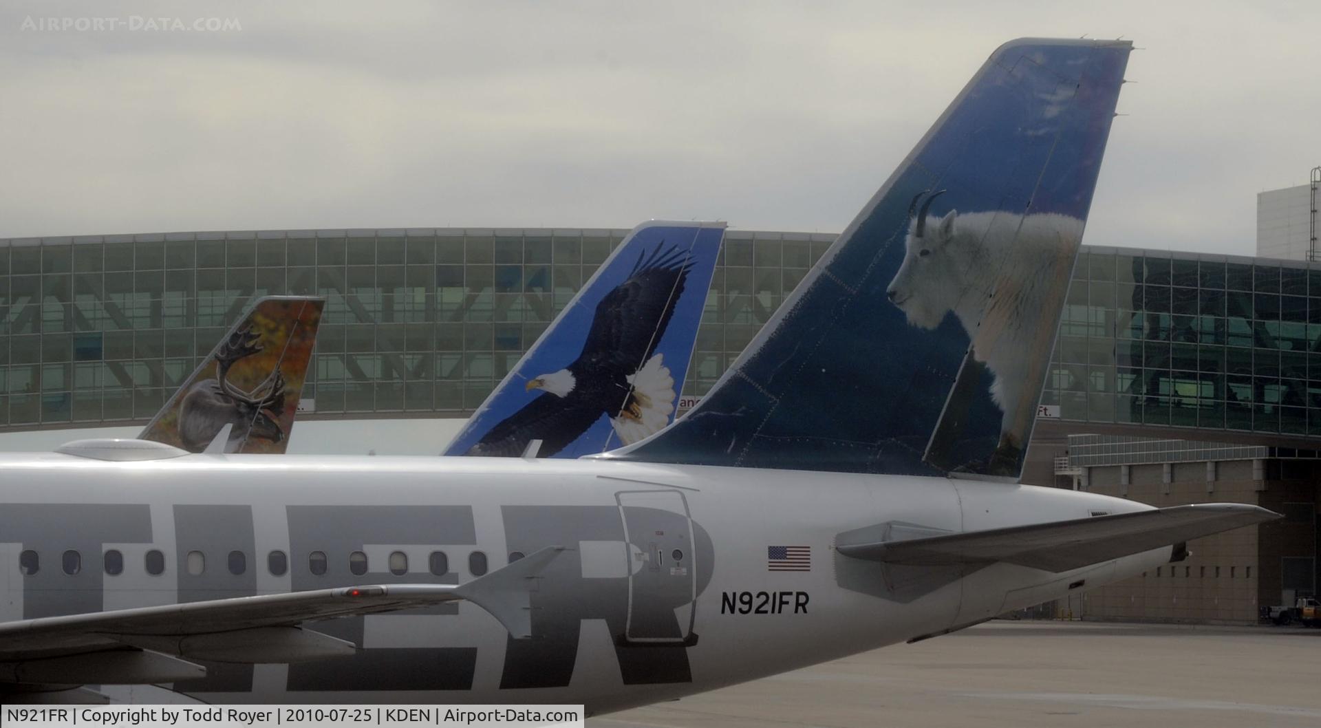 N921FR, 2003 Airbus A319-111 C/N 2010, Waiting in Denver