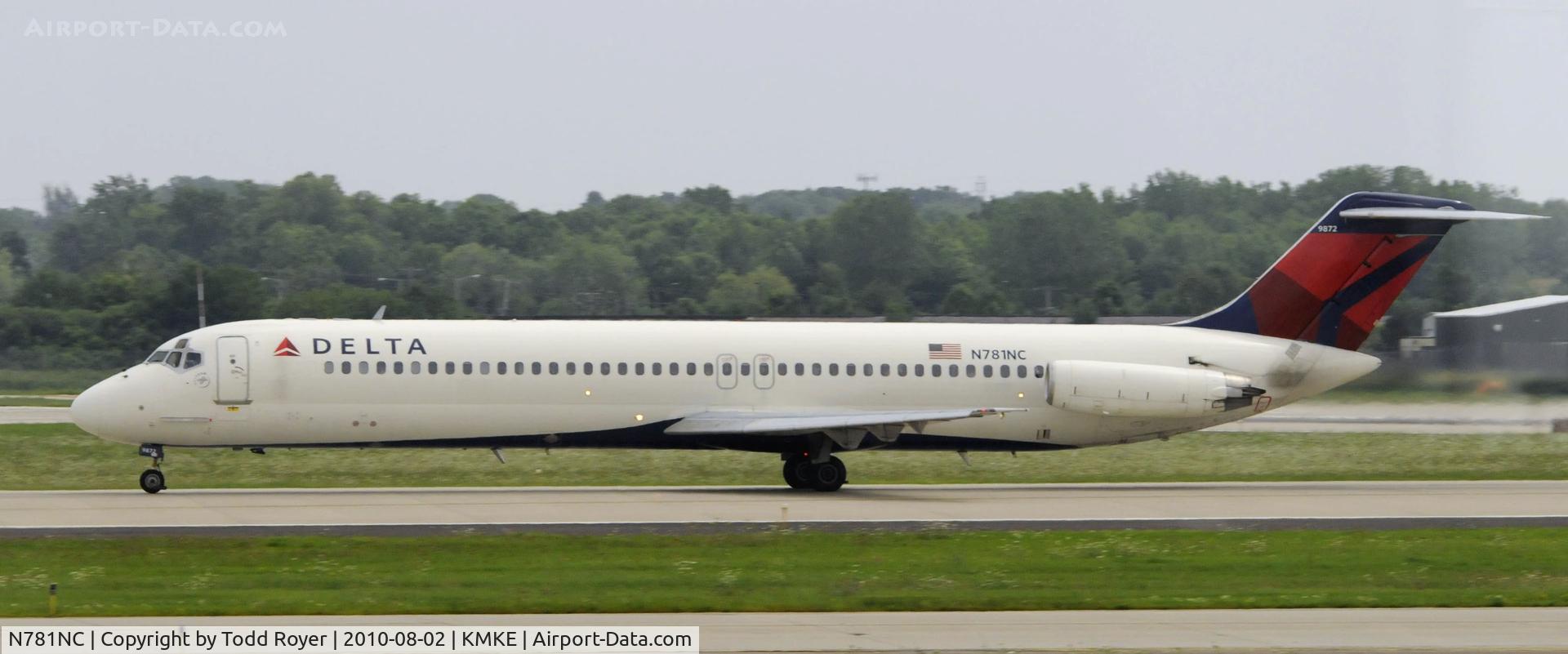 N781NC, 1979 McDonnell Douglas DC-9-51 C/N 48121, Departing Milwaukee
