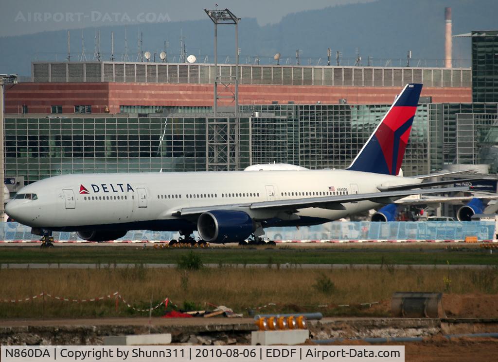 N860DA, 1999 Boeing 777-232 C/N 29951, Lining up rwy 25R for departure...