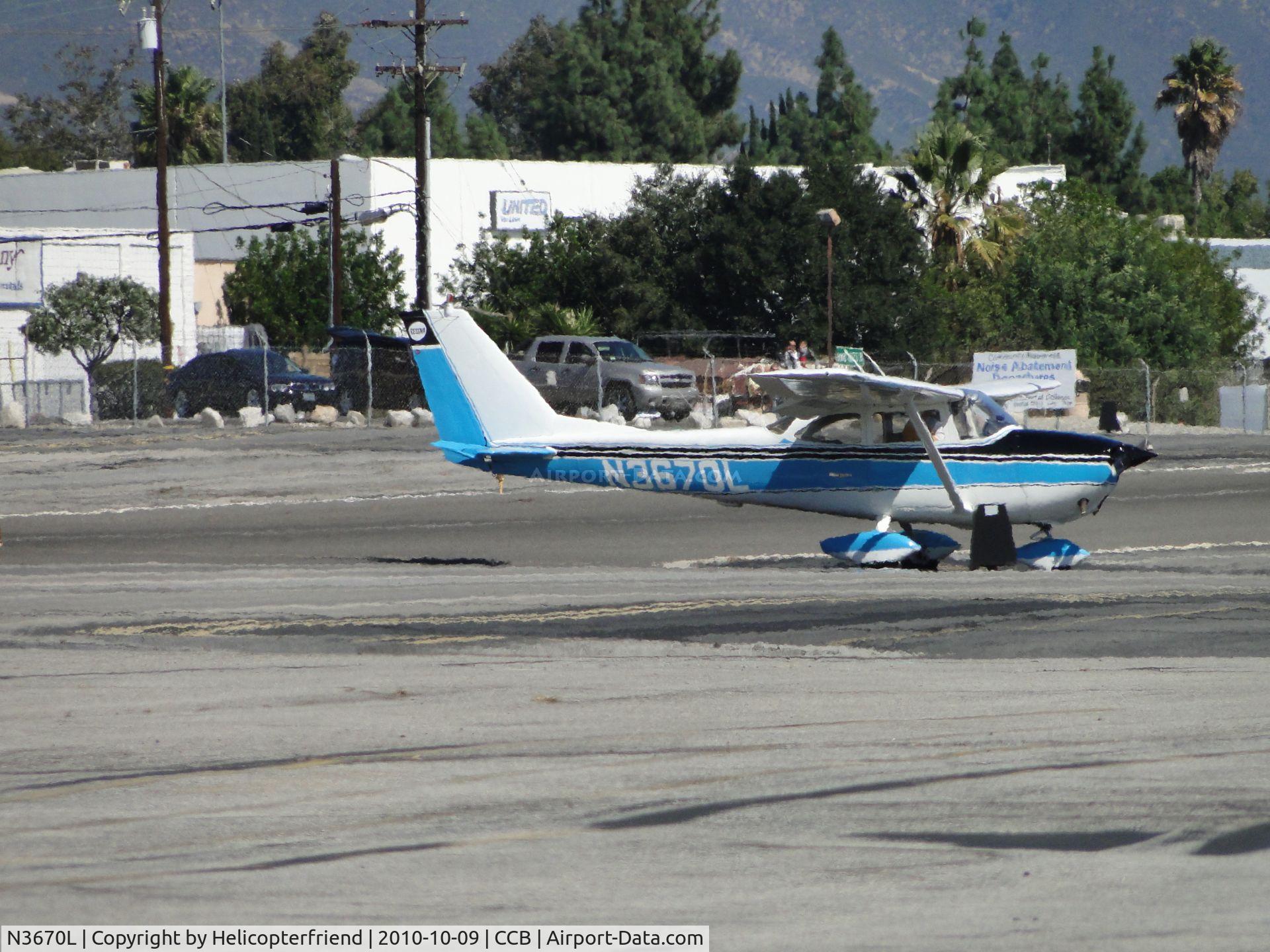 N3670L, 1965 Cessna 172G C/N 17253839, Taxiing back to the hanger