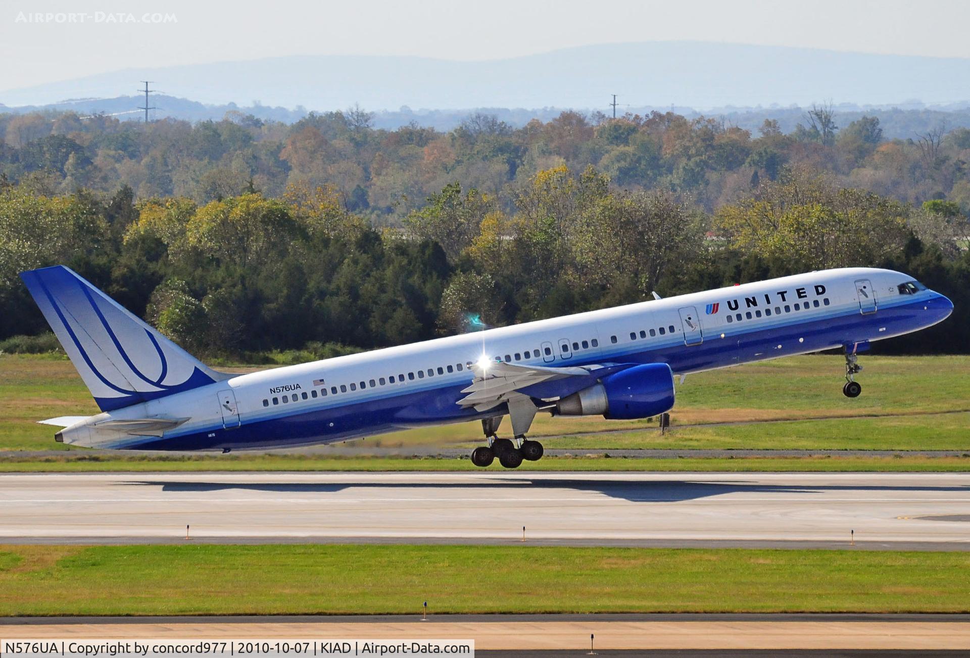 N576UA, 1993 Boeing 757-222 C/N 26690, N576UA