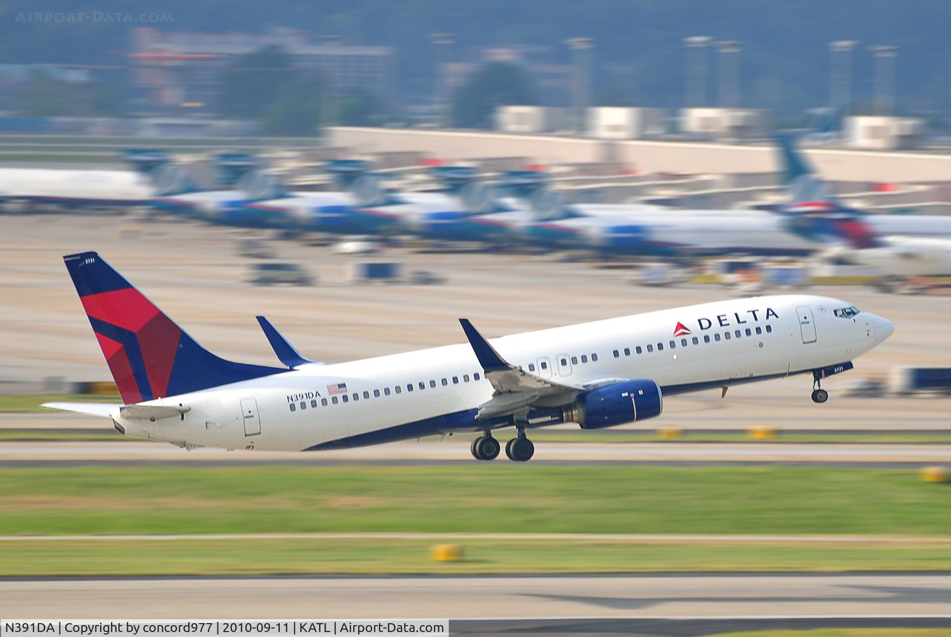 N391DA, 2000 Boeing 737-832 C/N 30560, N391DA