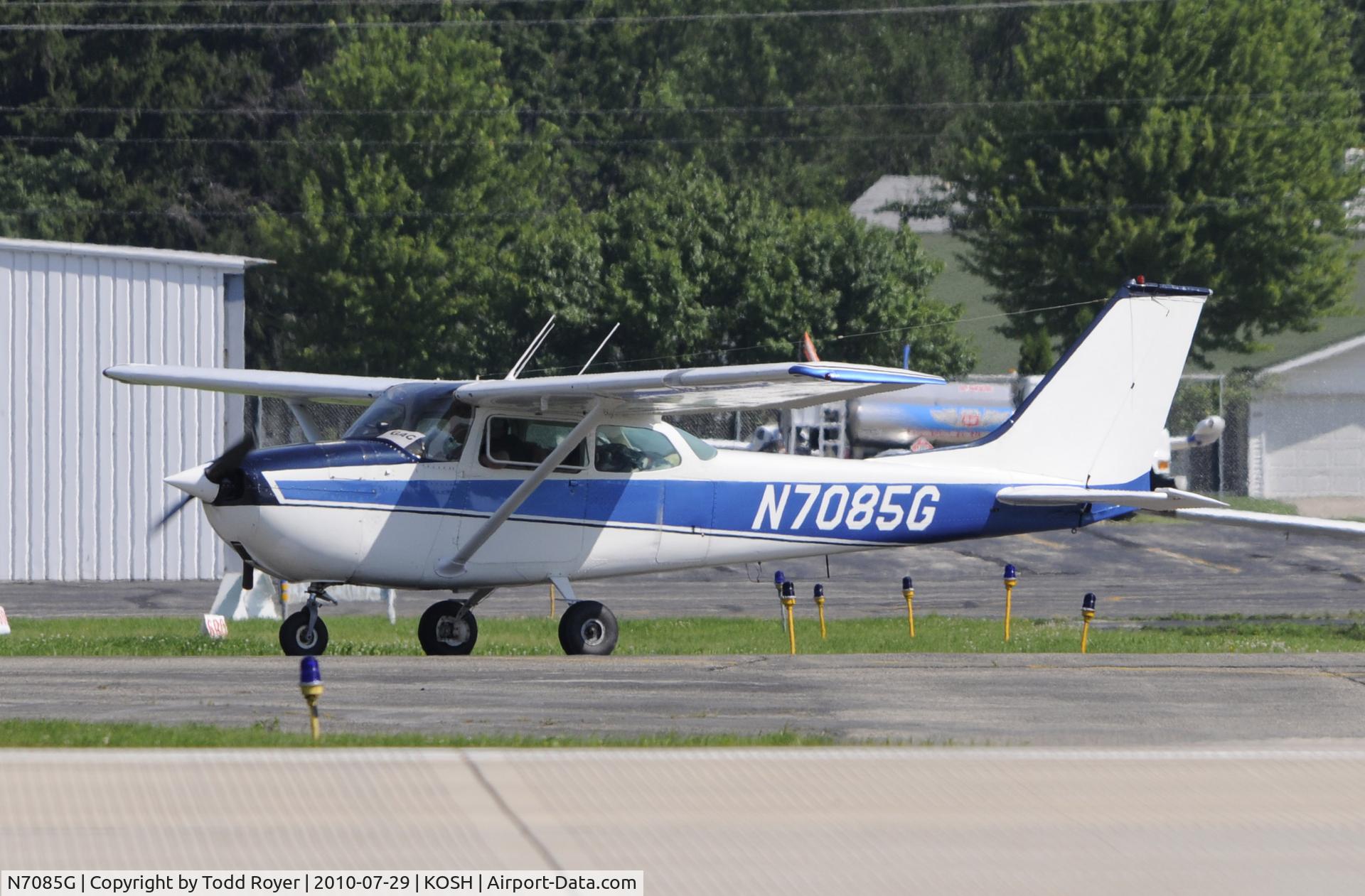 N7085G, 1969 Cessna 172K Skyhawk C/N 17258785, EAA AIRVENTURE 2010