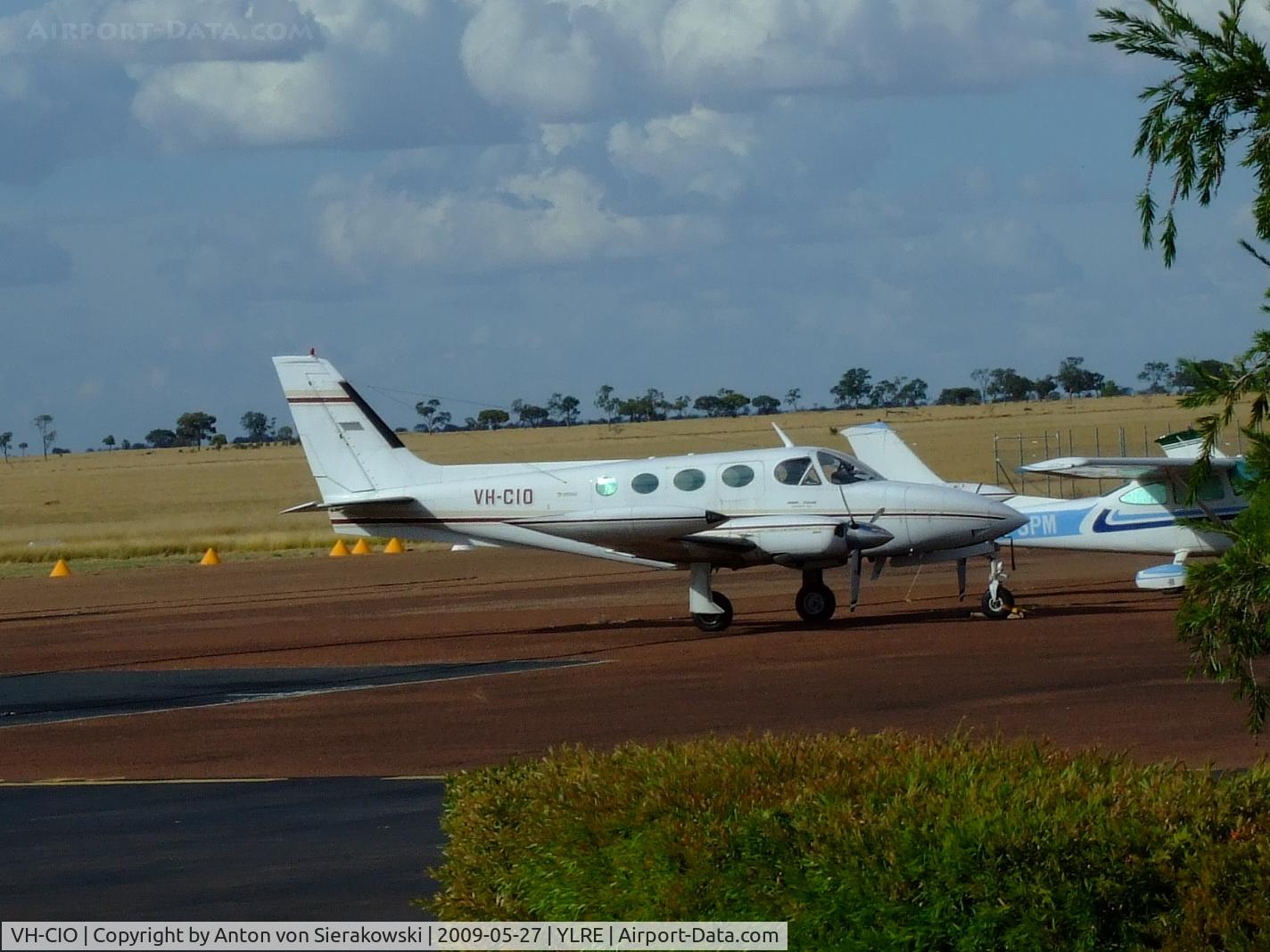 VH-CIO, Cessna 340A C/N 340A0007, 2009-05-27 15-13-47 - 0270-
VH-CIO @ YLRE Cessna 340a c/n 340a0007