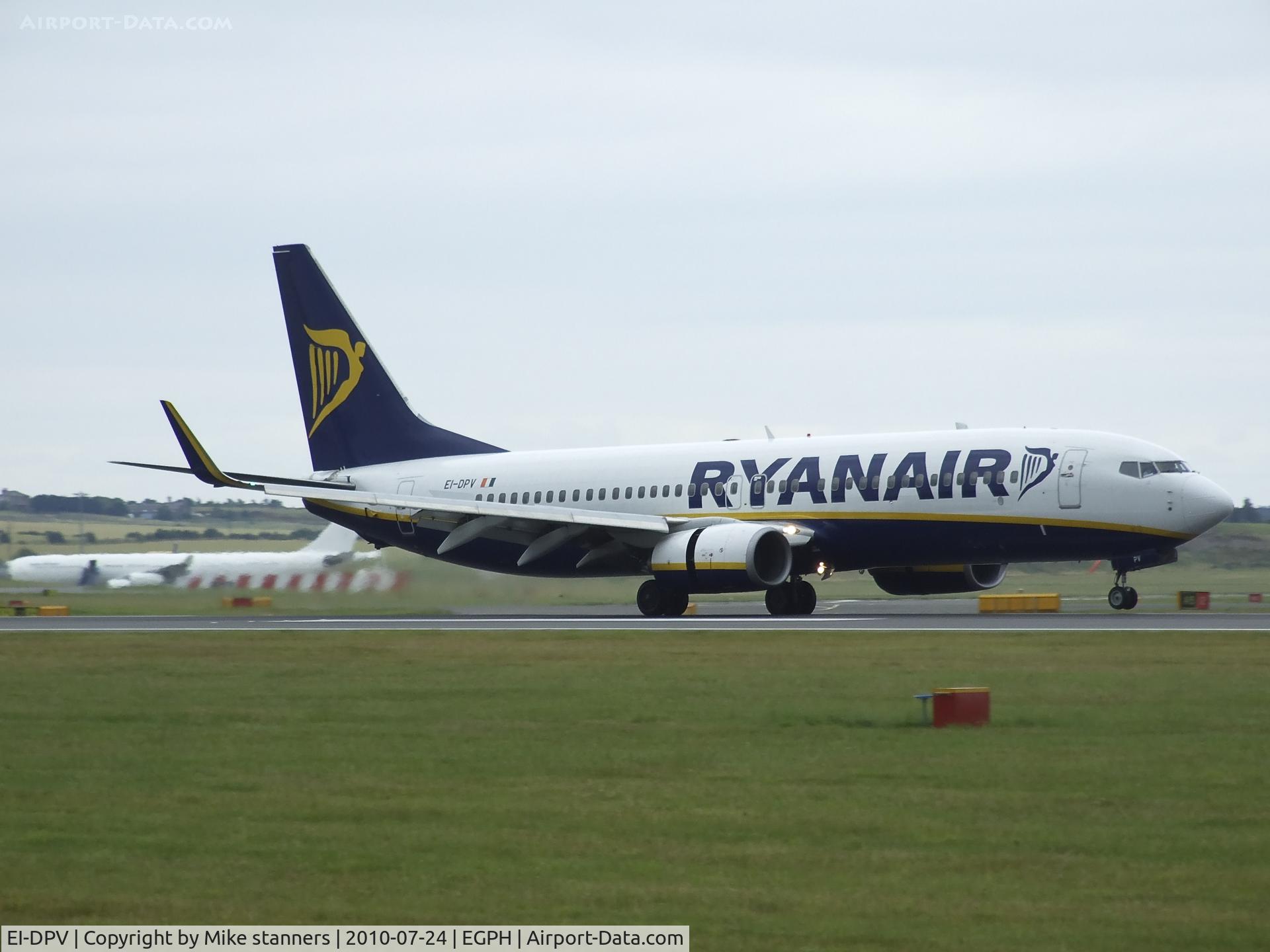 EI-DPV, 2007 Boeing 737-8AS C/N 35551, Ryanair Boeing 737-8AS landing on runway 24