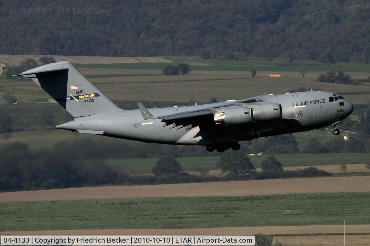 04-4133, 2004 Boeing C-17A Globemaster III C/N P-133, on final RW08