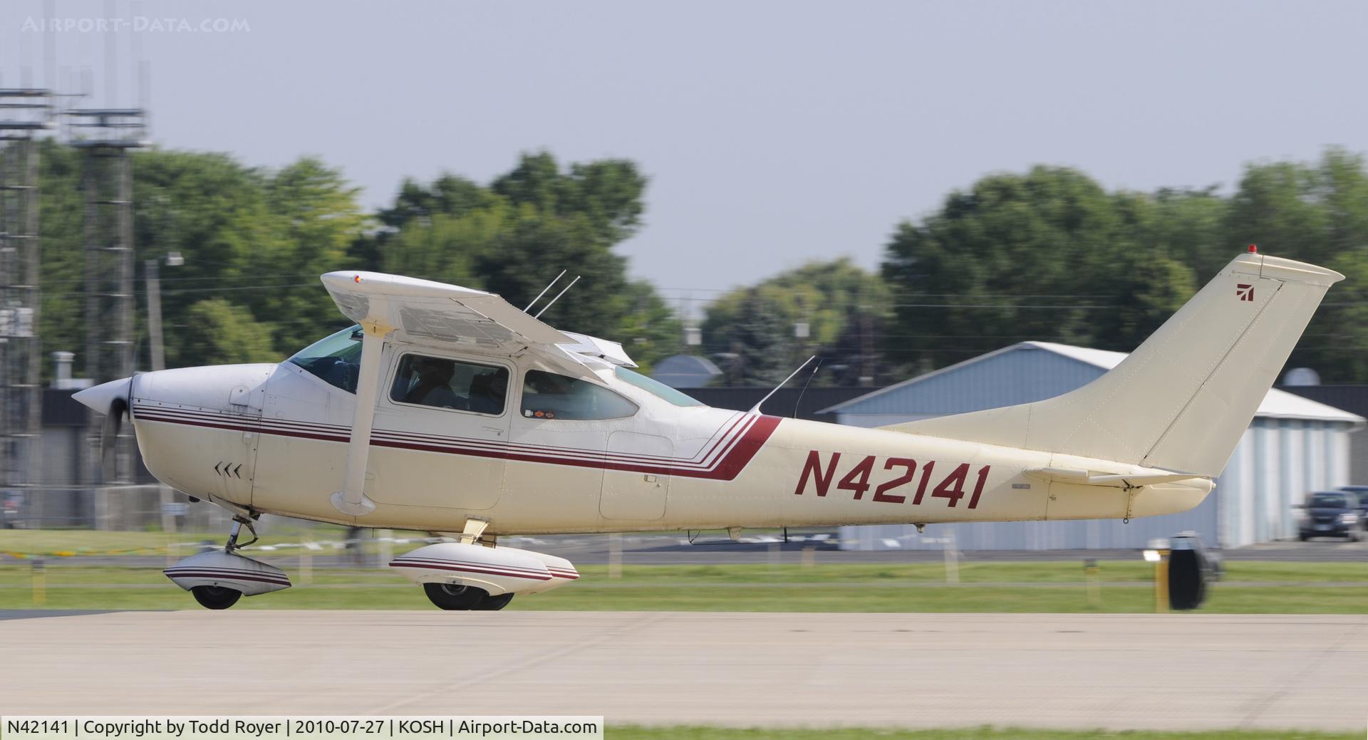 N42141, 1968 Cessna 182L Skylane C/N 18258871, EAA AIRVENTURE 2010
