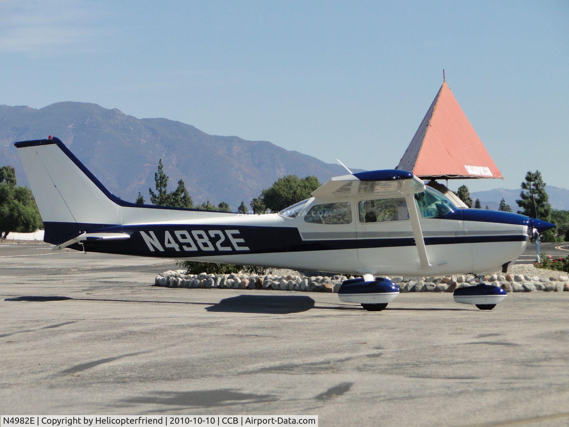 N4982E, 1978 Cessna 172N C/N 17271686, Parked north of Maniac Mike's cafe