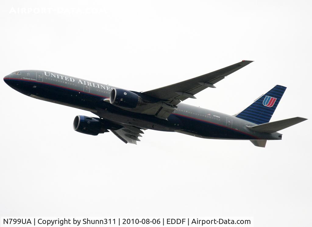 N799UA, 1998 Boeing 777-222 C/N 26926, Taking off rwy 25R