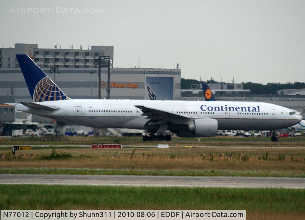 N77012, 1999 Boeing 777-224 C/N 29860, Lining up rwy 07L for departure...
