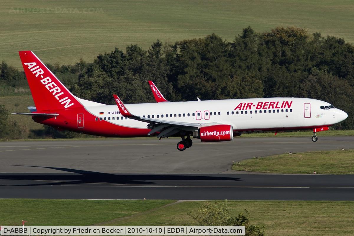 D-ABBB, 2001 Boeing 737-86J C/N 32624, moments prior touchdown