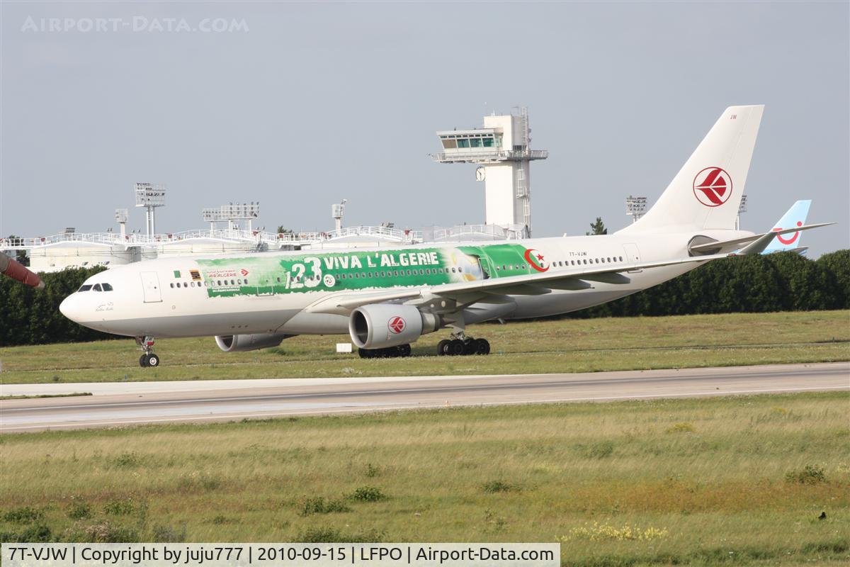7T-VJW, 2005 Airbus A330-202 C/N 647, whis spécial socer word-cup 2010