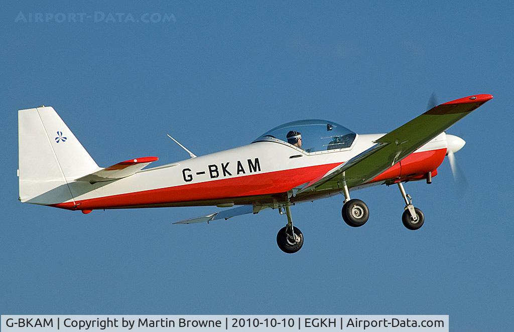 G-BKAM, 1982 Slingsby T-67M Firefly Mk2 C/N 1999, SHOT AT HEADCORN