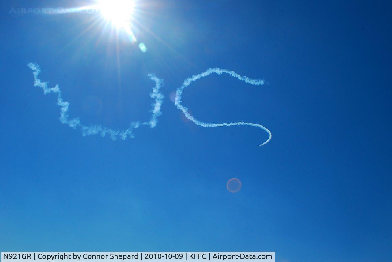 N921GR, 1993 Yakovlev Yak-55M C/N 930809, skywriting