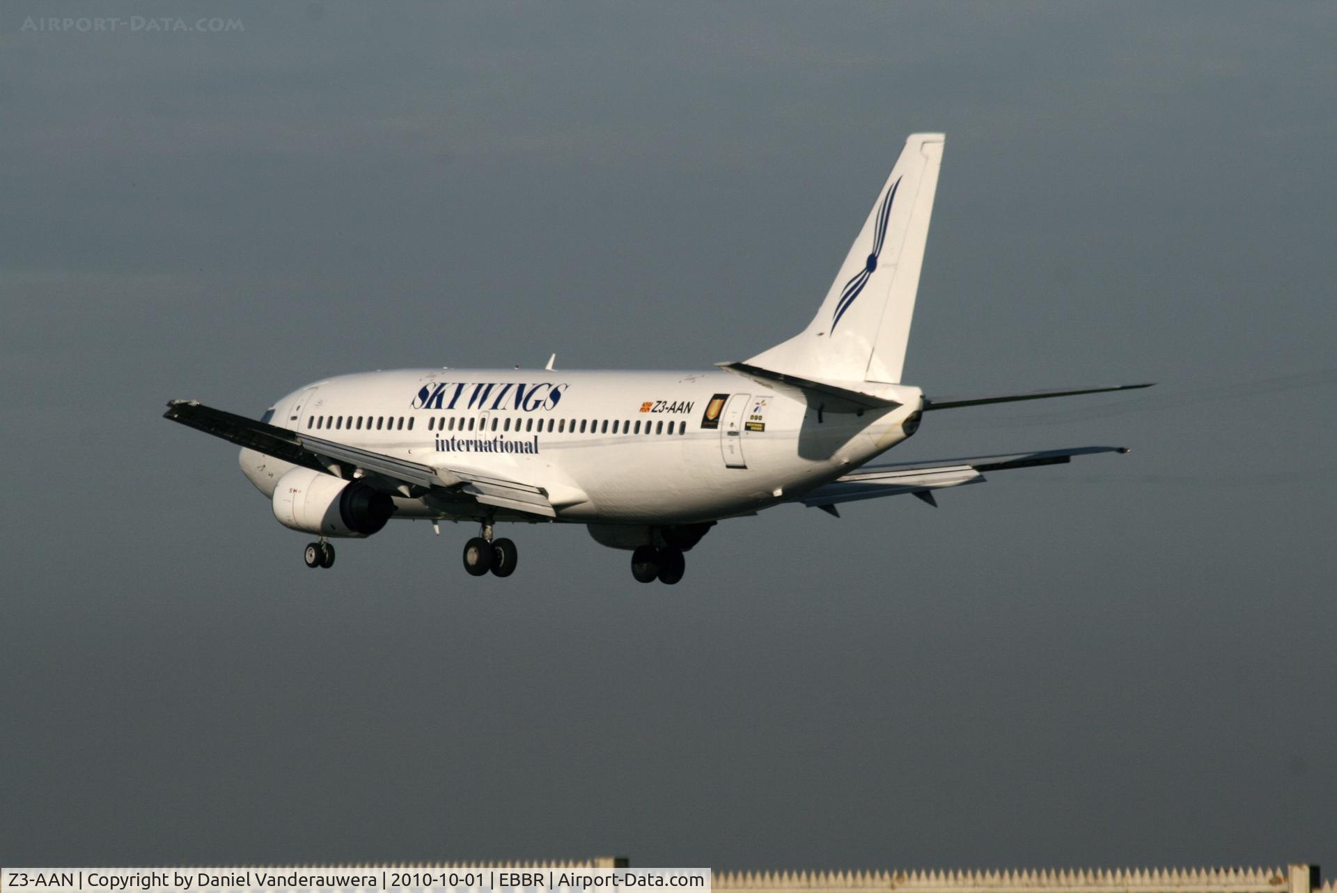 Z3-AAN, 1989 Boeing 737-382 C/N 24365, Flight LFM511 is descending to RWY 25L