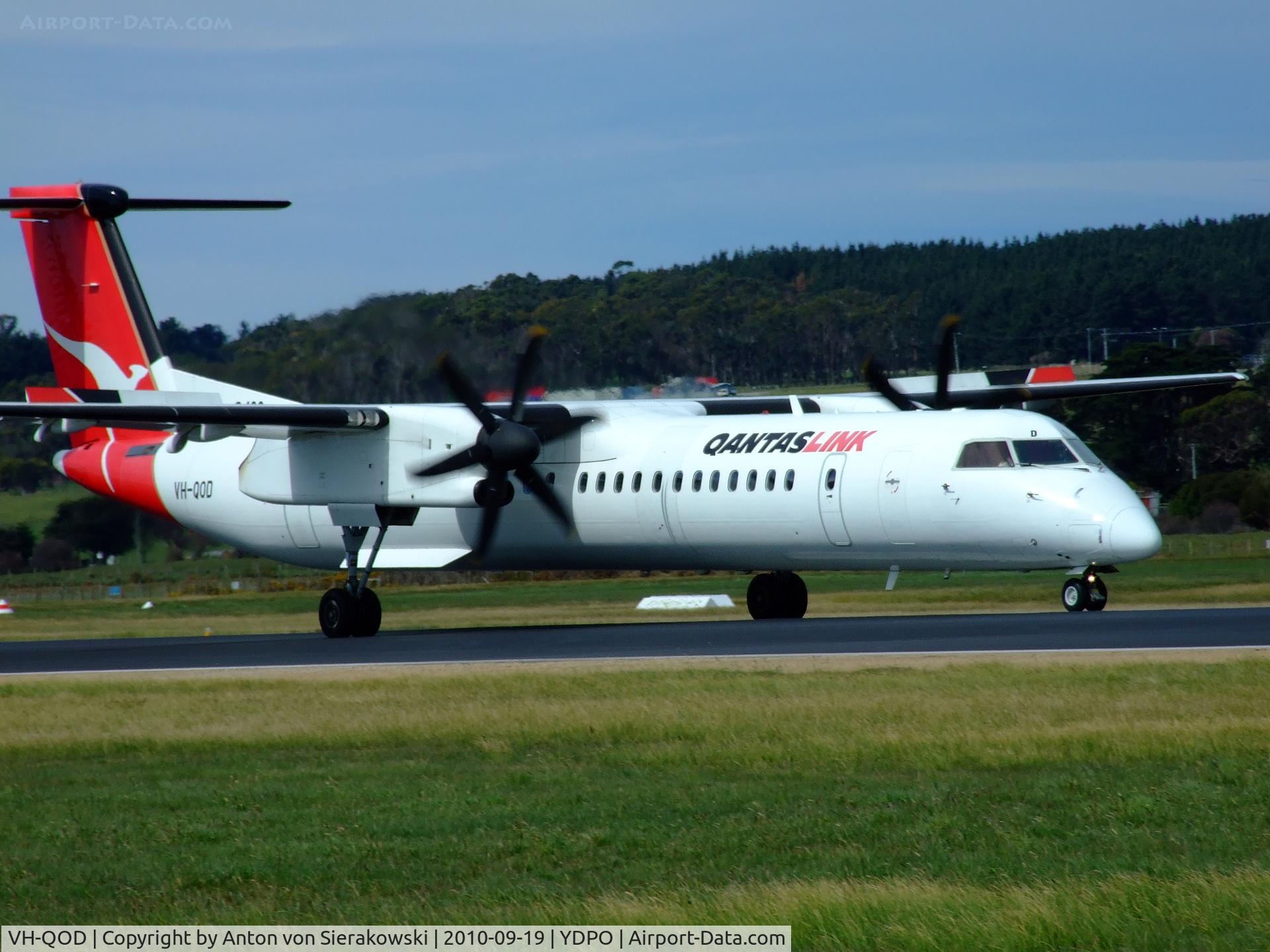 VH-QOD, 2006 De Havilland Canada DHC-8-402Q Dash 8 C/N 4123, VH-QOD @ YDPO Qantaslink Dash DHC-8-402 c/n 4123 1st reg au: 22 May 2006