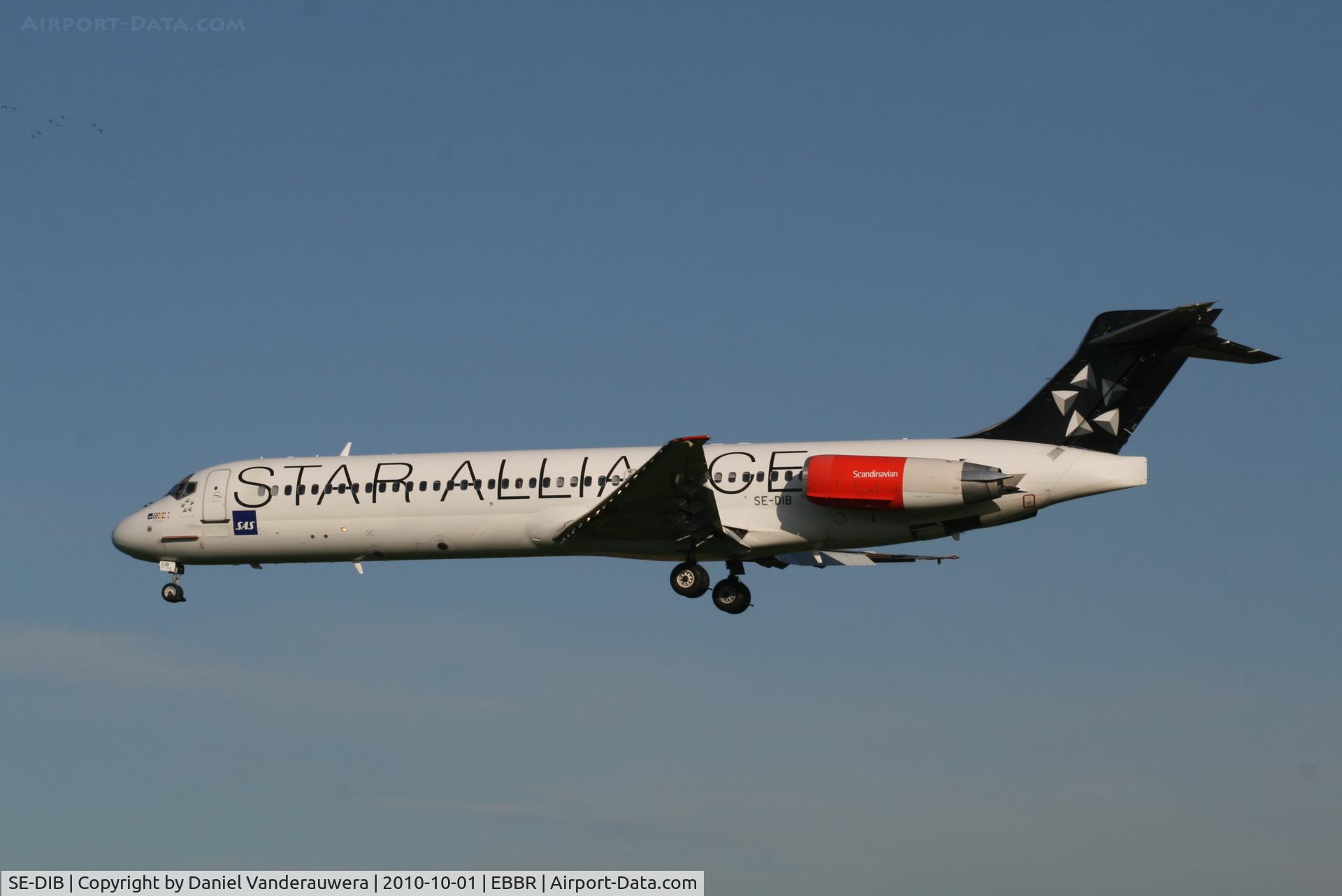 SE-DIB, 1988 McDonnell Douglas MD-87 (DC-9-87) C/N 49605, Flight SK593 is descending to RWY 25L