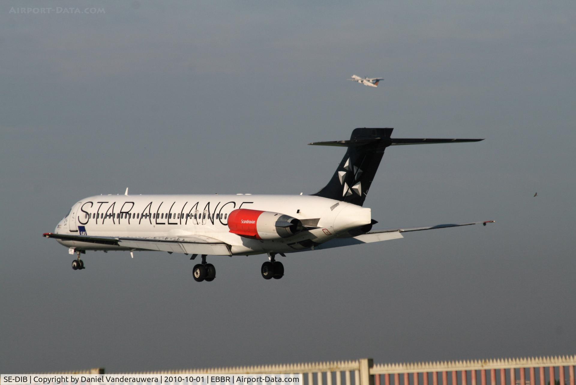 SE-DIB, 1988 McDonnell Douglas MD-87 (DC-9-87) C/N 49605, Short to land on RWY 25L while ATR72 Lufthansa Regional is taking off from RWY25R