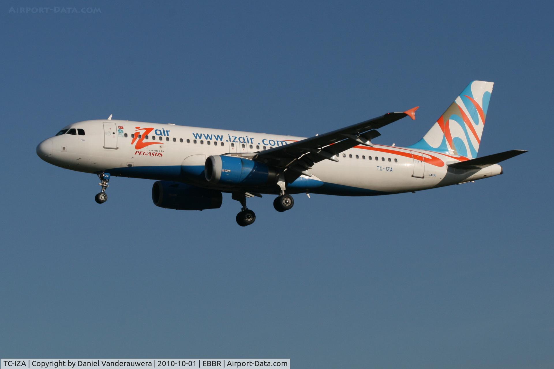 TC-IZA, 2003 Airbus A320-233 C/N 2118, Arrival of flight PGT3521 to RWY 25L