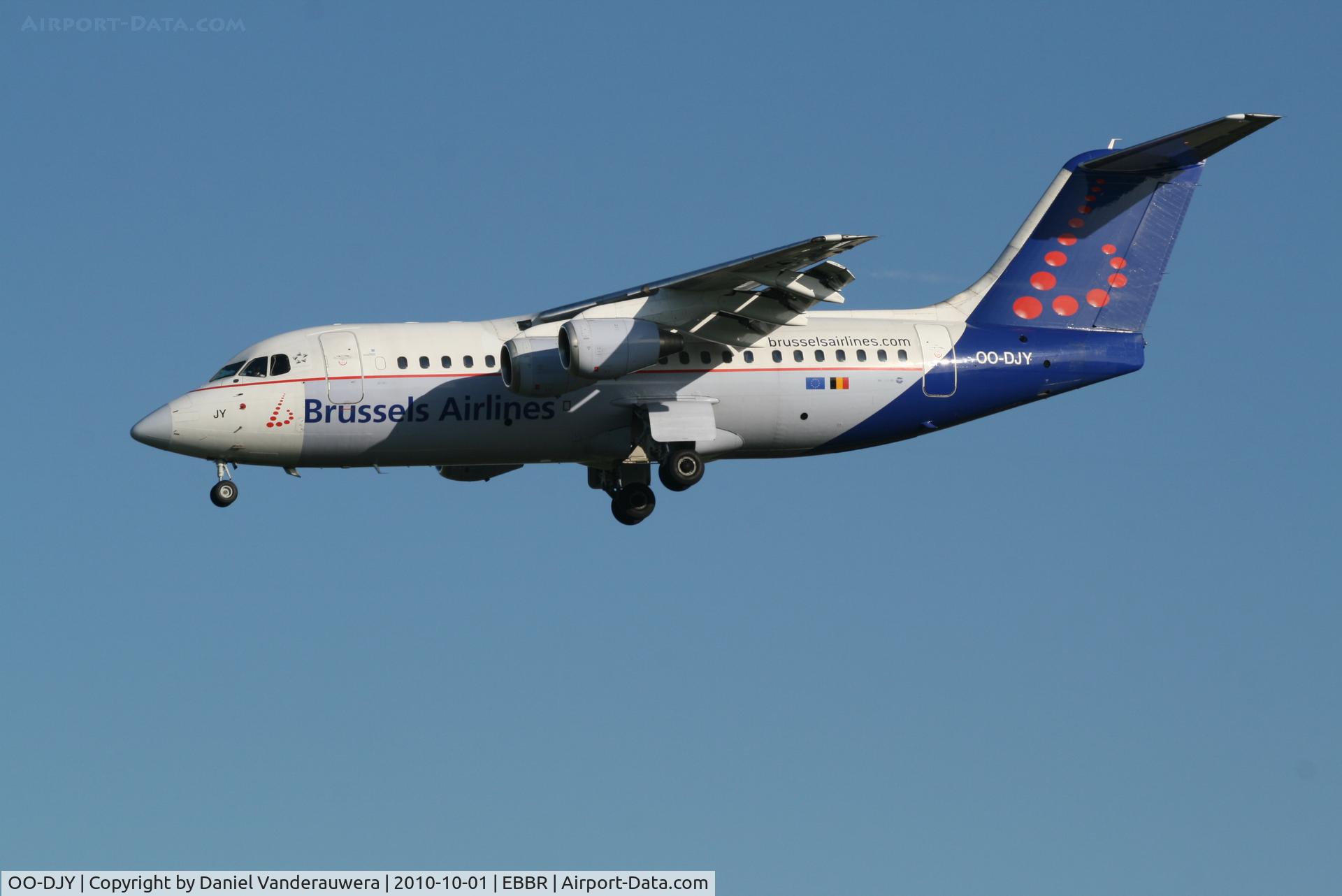 OO-DJY, 1997 British Aerospace Avro 146-RJ85 C/N E.2302, Descending to RWY 25L