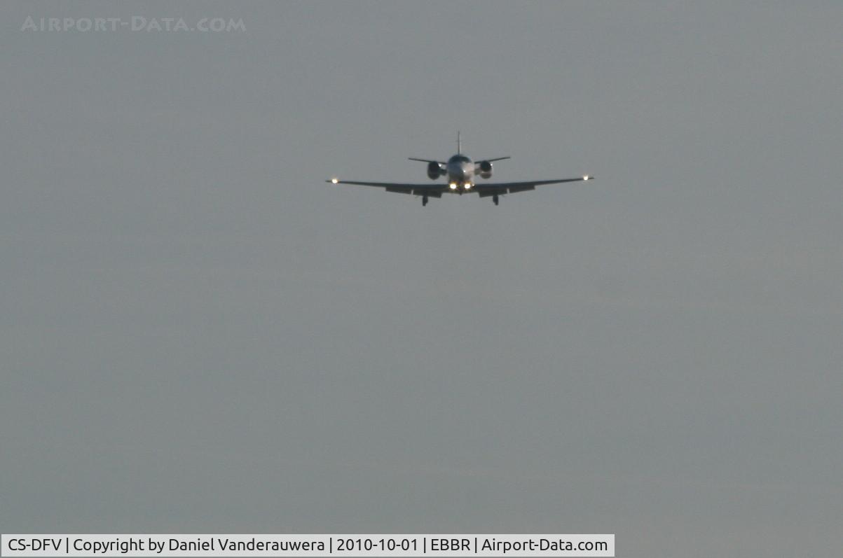 CS-DFV, 2004 Cessna 560XL Citation Excel C/N 560-5543, On approach to RWY 25L