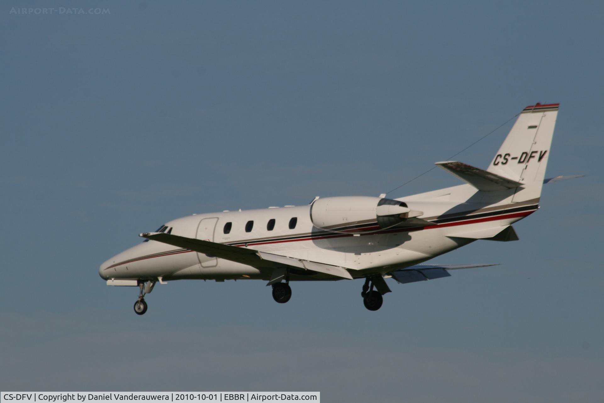 CS-DFV, 2004 Cessna 560XL Citation Excel C/N 560-5543, Descending to RWY 25L