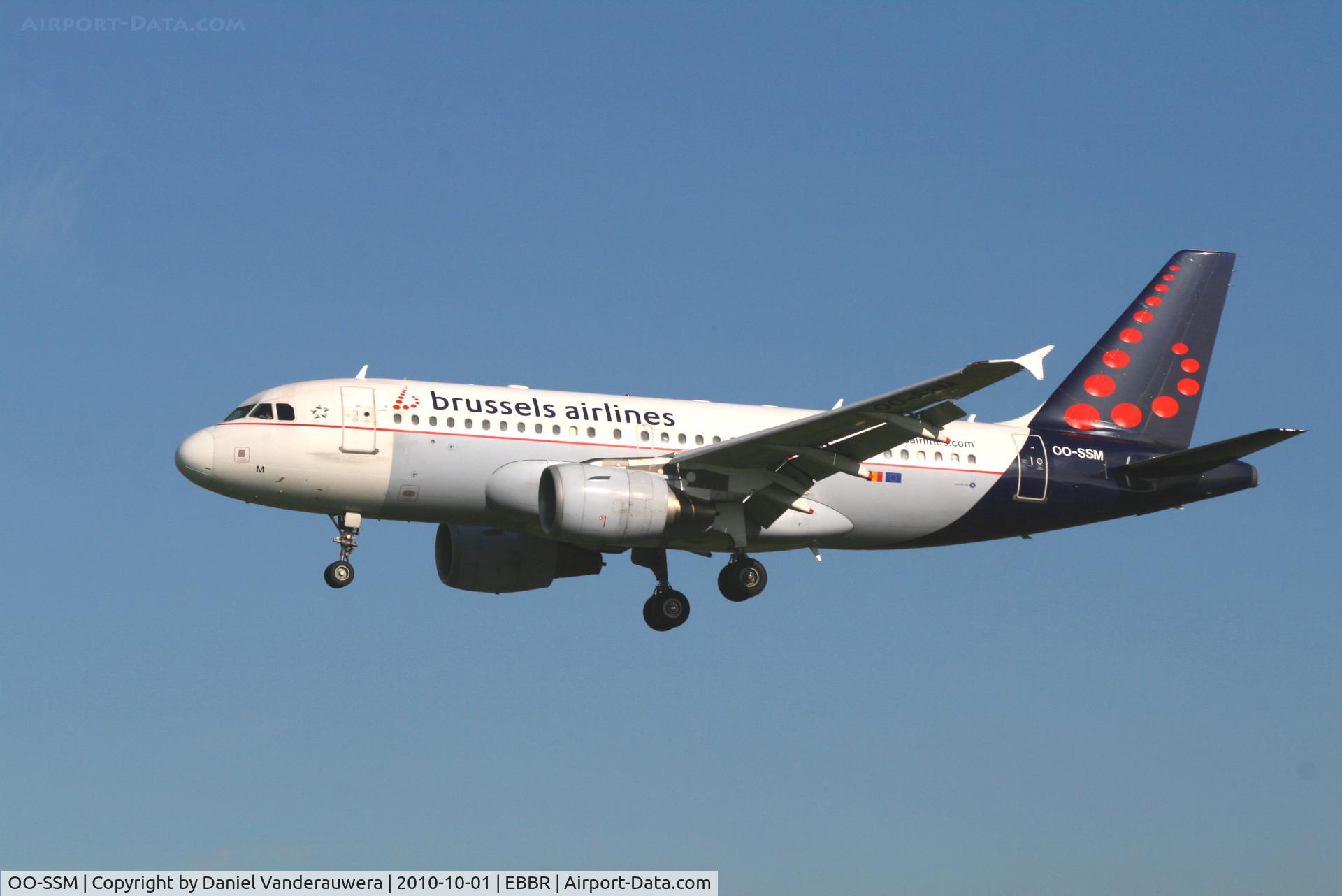 OO-SSM, 2000 Airbus A319-112 C/N 1388, Descending to RWY 25L  - with Star Alliance -