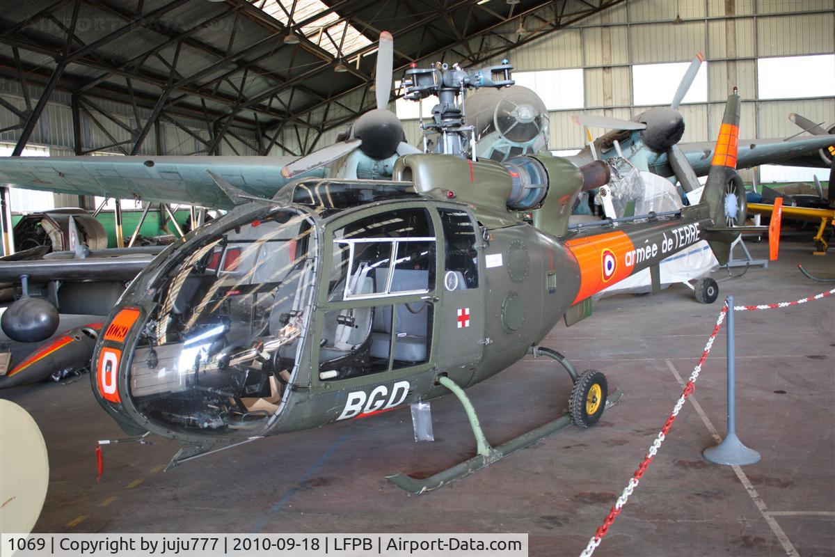 1069, Aerospatiale SA-341F Gazelle C/N 1069, on display at Dugny
