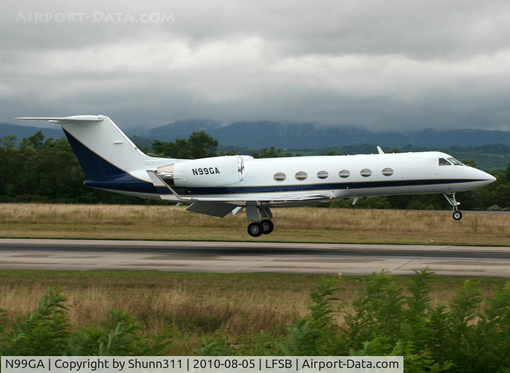 N99GA, 1992 Gulfstream Aerospace G-IV C/N 1198, Landing rwy 16