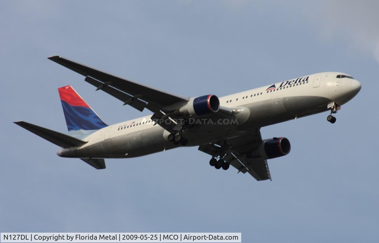 N127DL, 1988 Boeing 767-332 C/N 24077, Delta 767-300