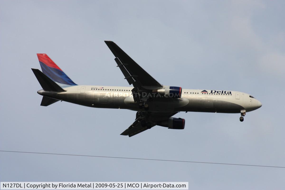 N127DL, 1988 Boeing 767-332 C/N 24077, Delta 767-300