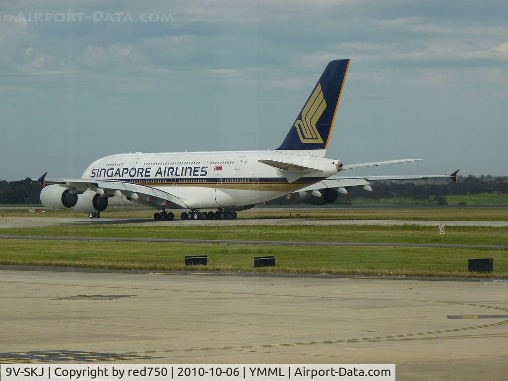 9V-SKJ, 2009 Airbus A380-841 C/N 045, Singapore Airlines A380 taxying for departure, Melbourne.