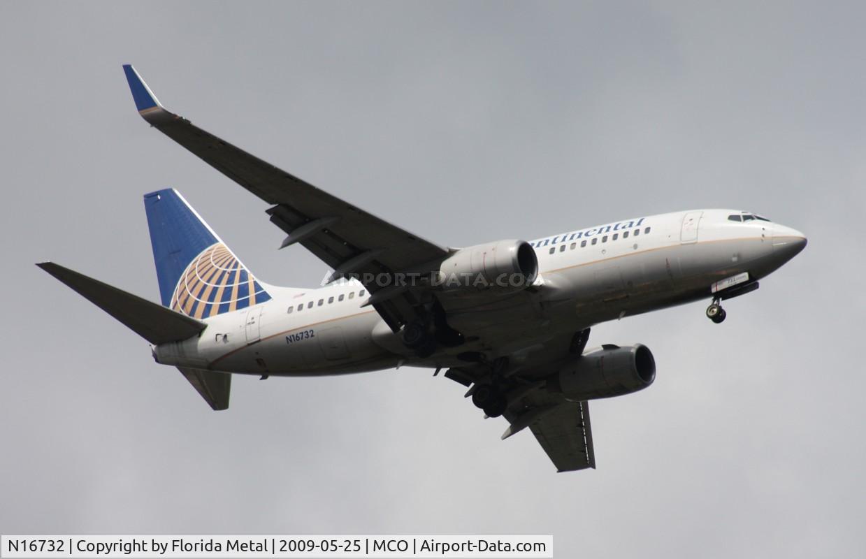 N16732, 1999 Boeing 737-724 C/N 28948, Continental 737-700