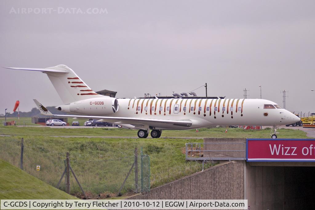 C-GCDS, 2003 Bombardier BD-700-1A10 Global Express C/N 9137, Unusual scheme  on this 2003 Bombardier BD-700-1A10, c/n: 9137 at Luton