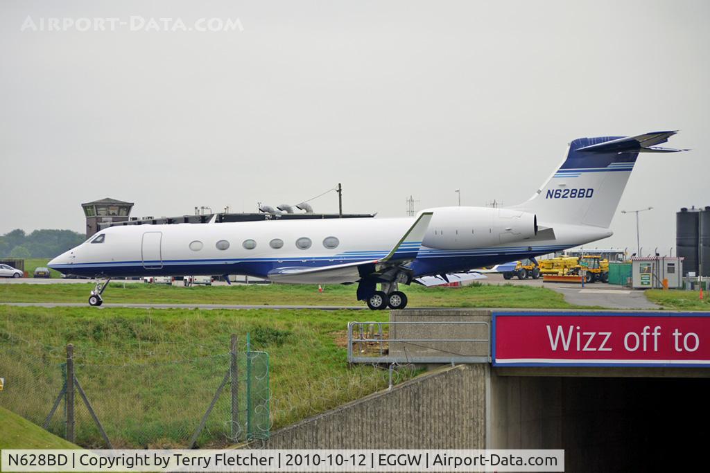 N628BD, 2001 Gulfstream Aerospace G-V C/N 628, 2001 Gulfstream Aerospace G-V, c/n: 628 at Luton