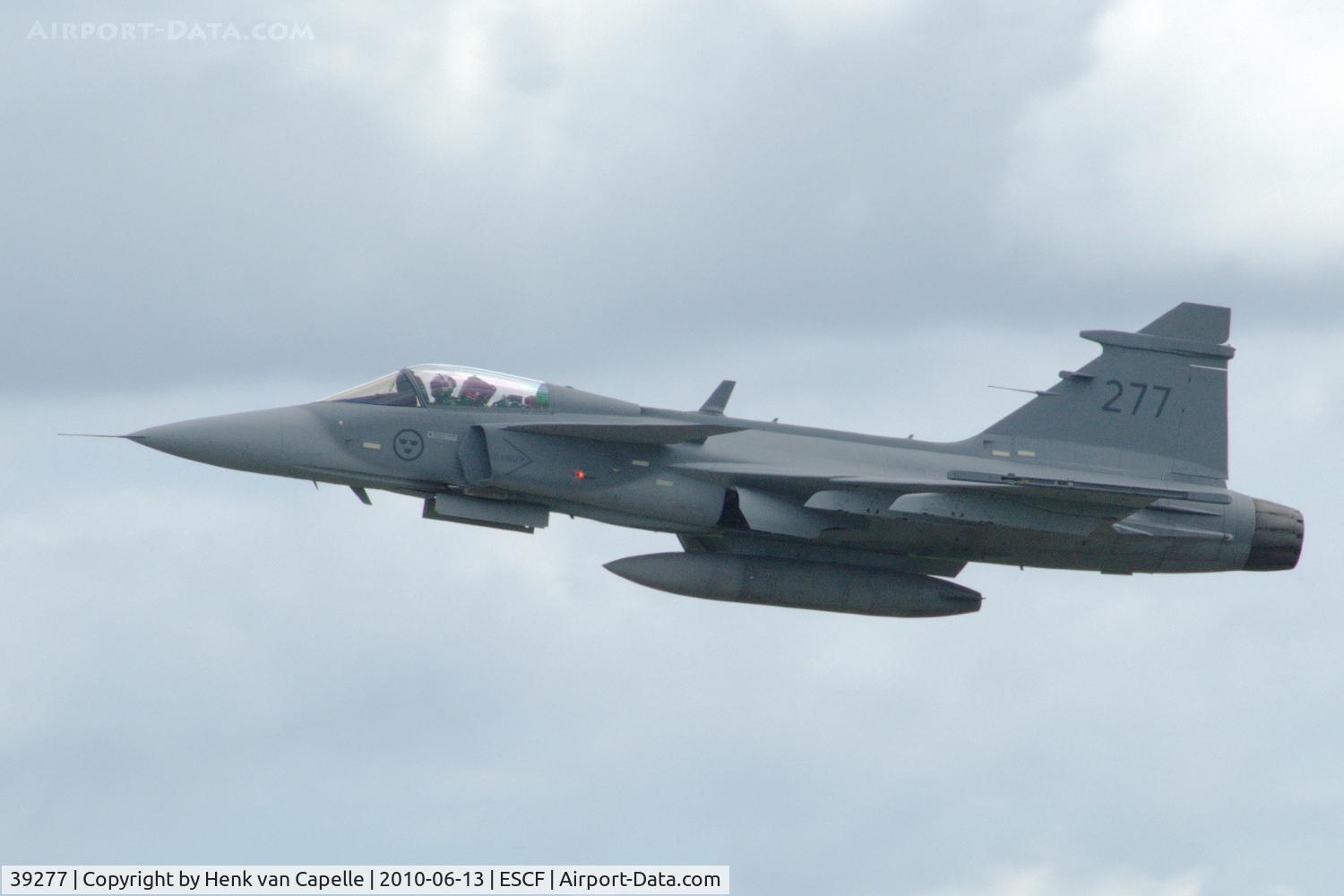 39277, Saab JAS-39C Gripen C/N 39277, JAS 39C Gripen taking off for a display.