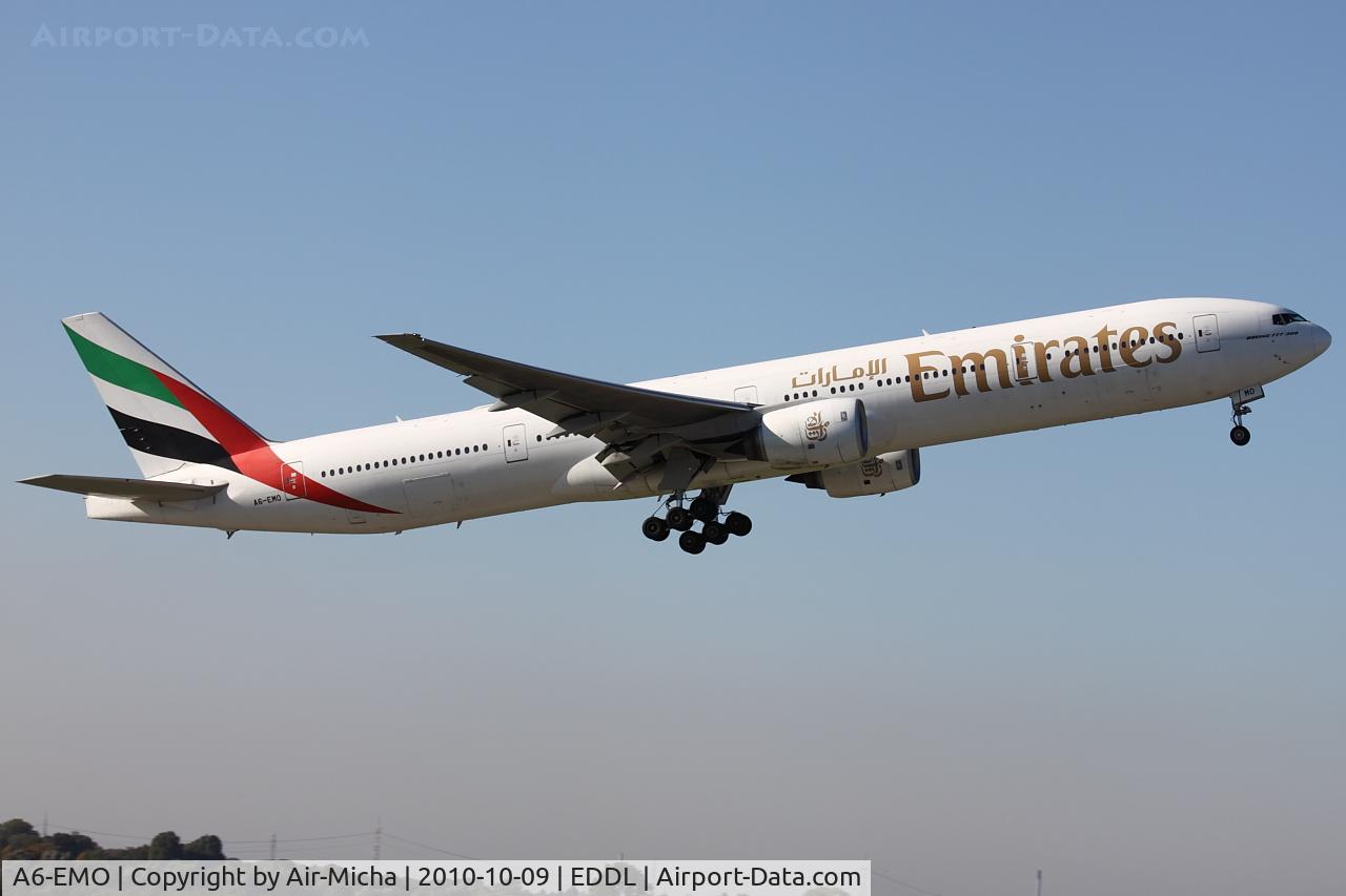 A6-EMO, 2000 Boeing 777-31H C/N 28680, Emirates, Boeing 777-31H, CN: 28680/300