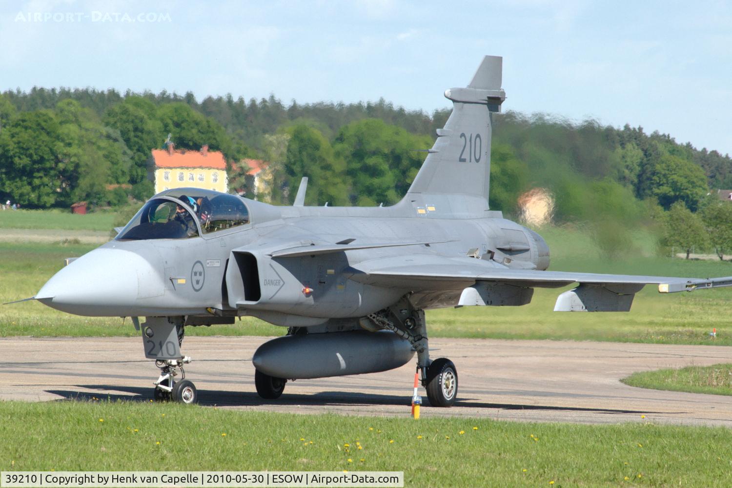 39210, Saab JAS-39C Gripen C/N 39210, JAS 39C Gripen taxying in after display